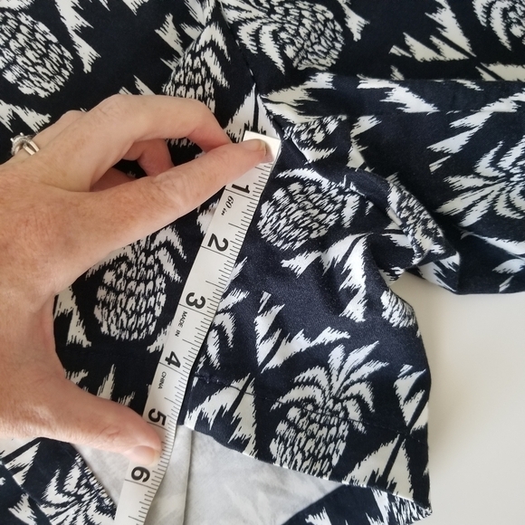 Crown & Ivy Black and White Pineapple Print Chino Shorts 5" Inseam Size 6 - Picture 6 of 11